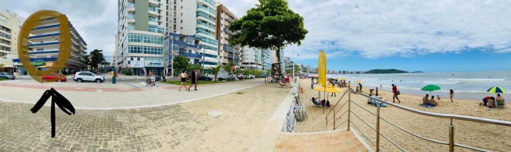 Suite Mar 210 - Economica E Compacta - Praia Do Morro - Predio Frente Mar Com Elevador, Atravessou A Avenida, Ja Esta Na Praia - Garagem - Internet Guarapari Zewnętrze zdjęcie